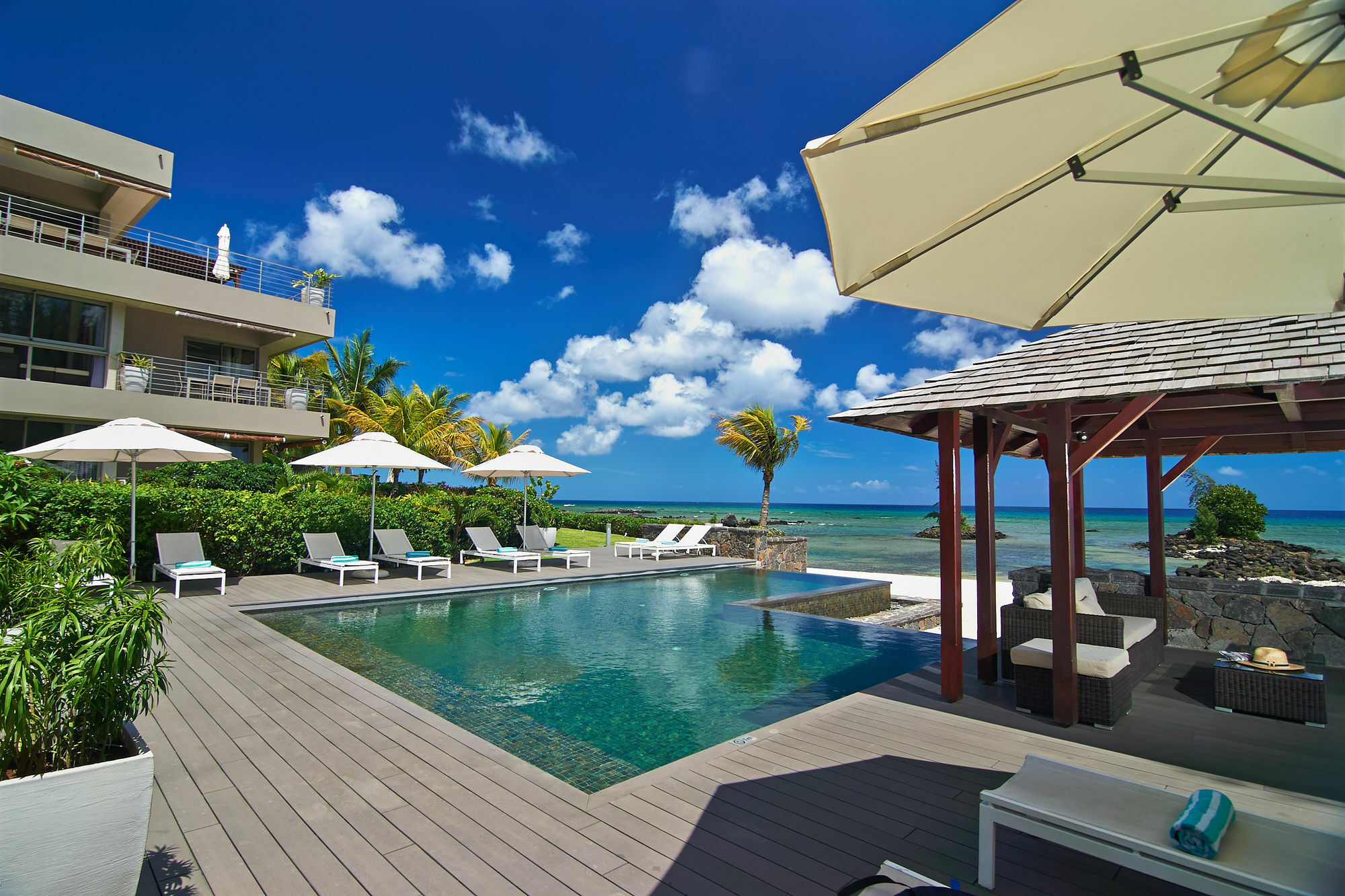 Bon Azur Beachfront Suites & Penthouses With Lov Trou aux Biches Exterior foto