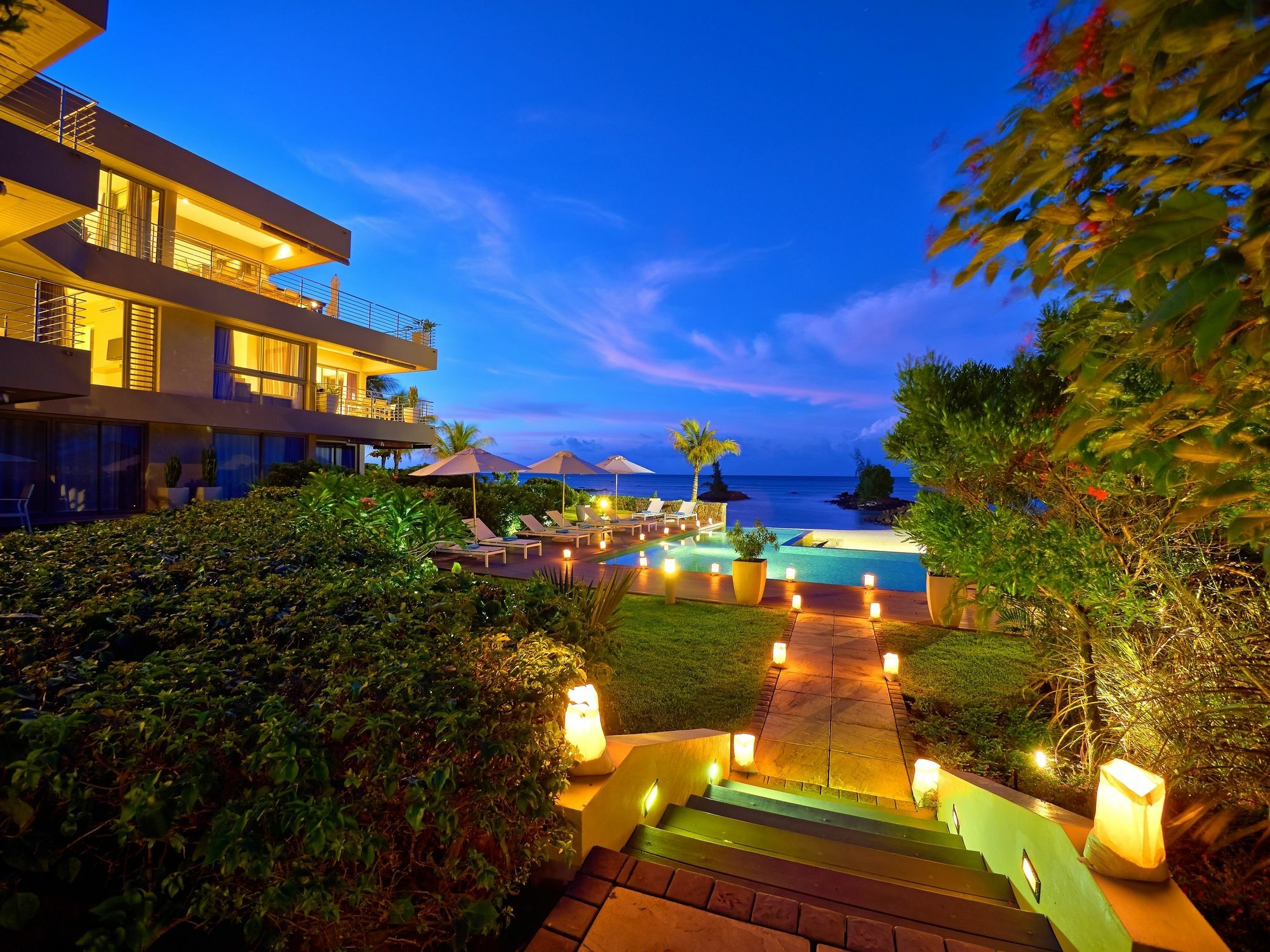 Bon Azur Beachfront Suites & Penthouses With Lov Trou aux Biches Exterior foto